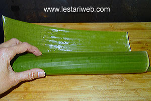 Membentuk Bungkusan Lontong