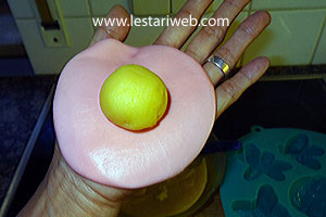 Membentuk Kue Ku