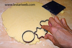 Membentuk Sagon Bermotif