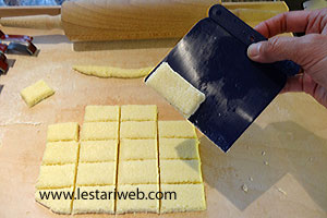 Membentuk Sagon Kotak