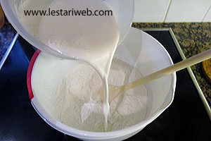 Membuat Adonan Lapis