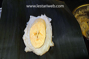 Membungkus Nagasari2