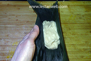 Membungkus Nagasari3