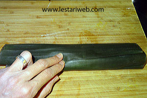 Membungkus Nagasari4