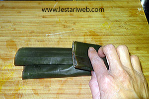 Membungkus Nagasari5