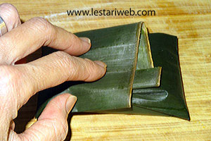 Membungkus Nagasari6