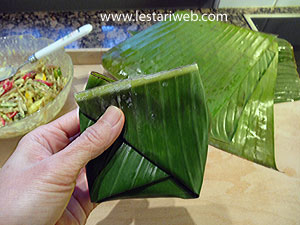 Membungkus Tum Pepes 1