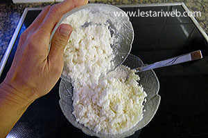 Mencampur Bahan Iwel Iwel