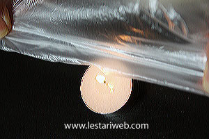 Mengelem Plastik Dengan Lilin