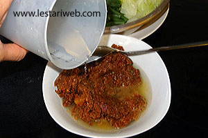 Mengencerkan Sambal Pecel