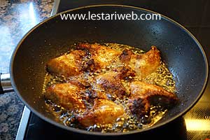 Menggoreng Ayam Bumbu Cabai