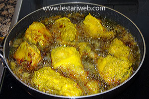 Menggoreng Ayam Goreng Lengkuas