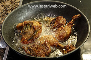 Menggoreng Ayam Kalasan 