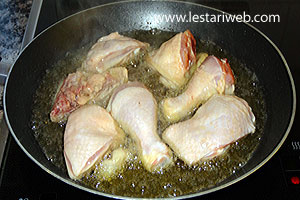 Menggoreng Ayam Potong