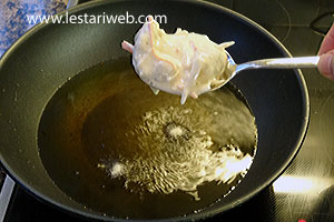 Menggoreng Bakwan Udang