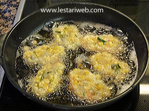 Menggoreng Bergedel Jagung