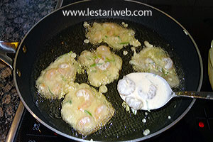 Menggoreng Gimbal Udang