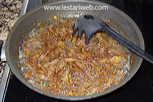 Menggoreng Mesre Daging