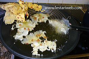 Menggoreng Rempeyek1