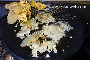 Menggoreng Rempeyek2