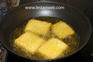 Menggoreng Tahu Untuk Ketoprak