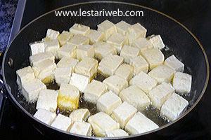 Menggoreng Tahu Untuk Sambal
