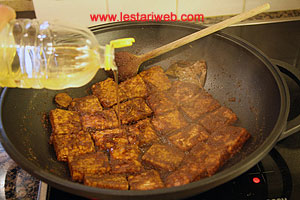 Menggoreng Tempe Bacem