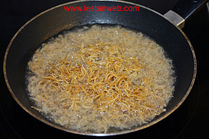 Menggoreng Teri Nasi