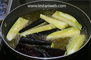 Menggoreng Terong Untuk Sambal