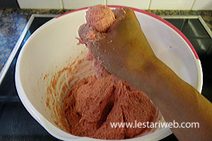 Menguleni Adonan Bakso