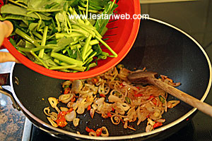 Menumis Kangkung