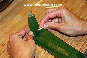 Menyemat Bungkusan Lalampa