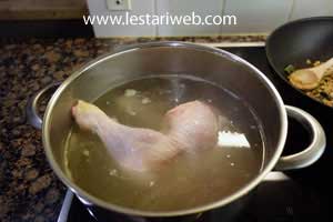 Merebus Ayam Soto Madura