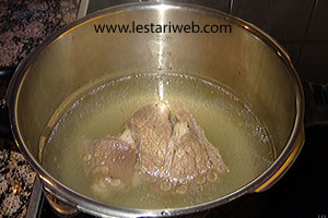 Merebus Daging Gandik