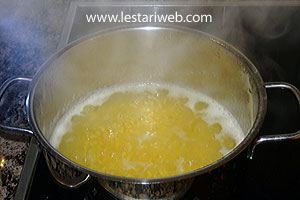 Merebus Kacang Hijau Kupas