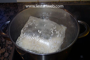 Merebus Ketupat Plastik