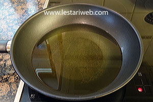 Minyak Untuk Menggoreng Jemblem