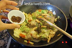 Oseng Jamur Sawi Putih Step 10