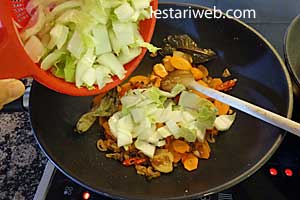 Oseng Jamur Sawi Putih Step 6