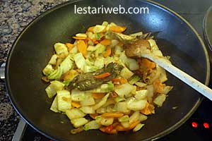 Oseng Jamur Sawi Putih Step 7