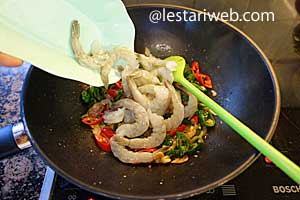 Oseng Udang Sawi Putih Step 7