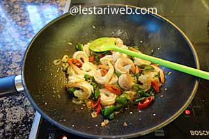 Oseng Udang Sawi Putih Step 8