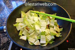 Oseng Udang Sawi Putih Step 9