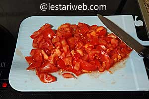 tomat dicincang halus
