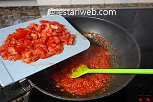 tomat cincang untuk pare balado