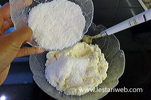 Parutan Ketela Dicampur Kelapa