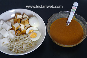 Racikan Kupat Tahu Bandung