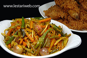 Sajian Acar Ayam Goreng