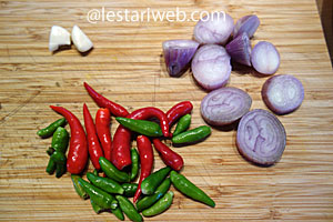 Sambal IkanAsin Step 1