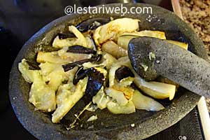 Masak Sambal Terong Penyet Step 4